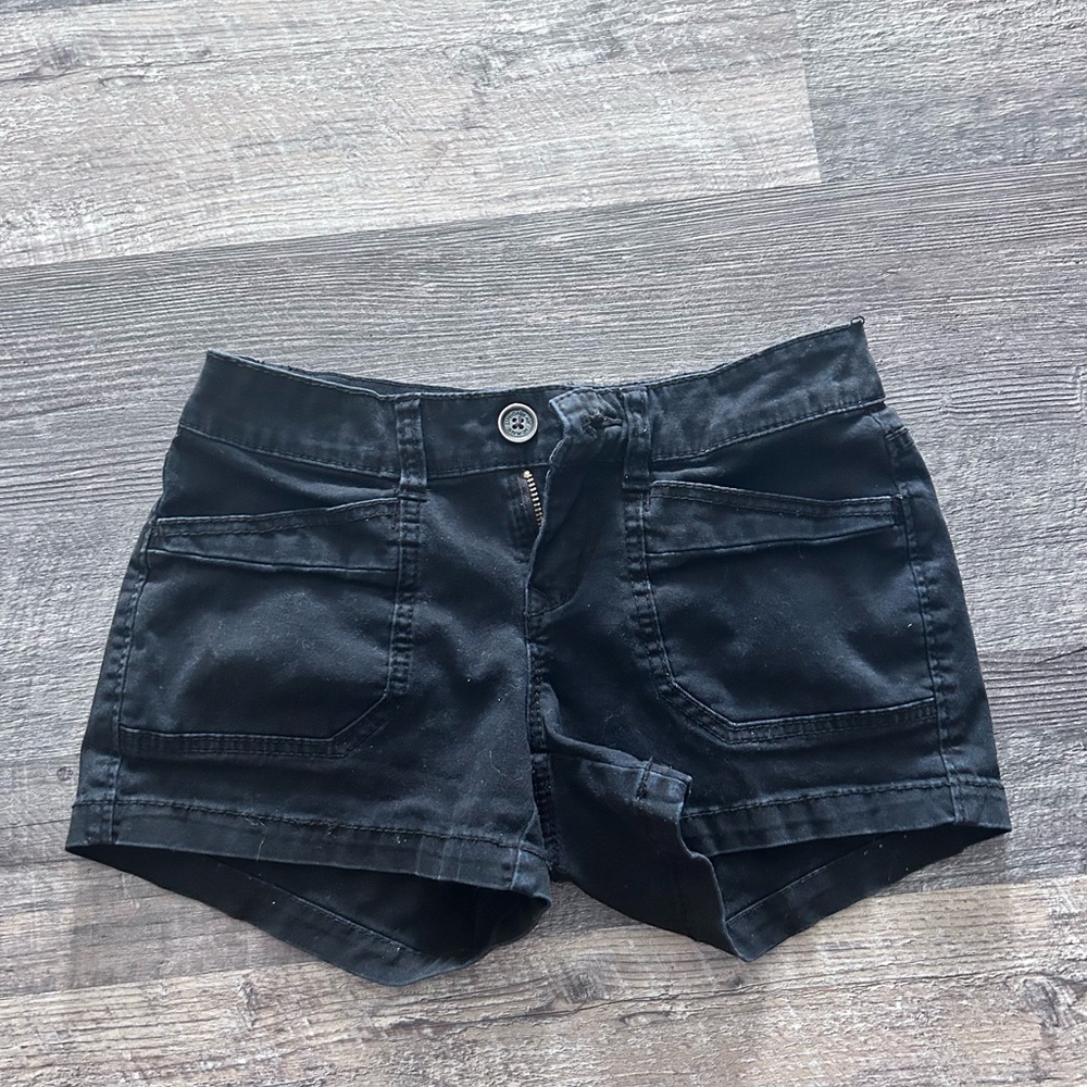UNIONBAY Black Cargo Shorts with Sleek Style